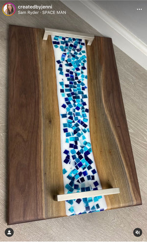 completed resin tray by createadbyjenni
